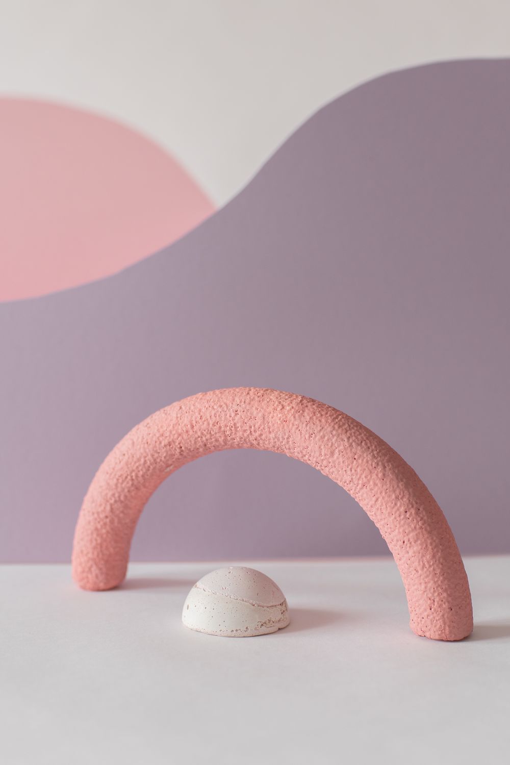 Formes abstraites et lumière évoquant connexion et harmonie